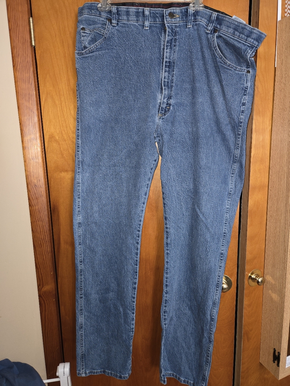 Wrangler Men's Blue Straight-Leg Jeans